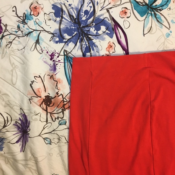 DONATING 2/4: Red UNIQLO Pencil Skirt - Picture 2 of 4